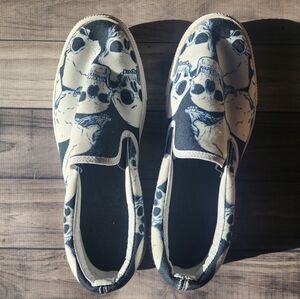 Women's Size 10 slip on skull shoes